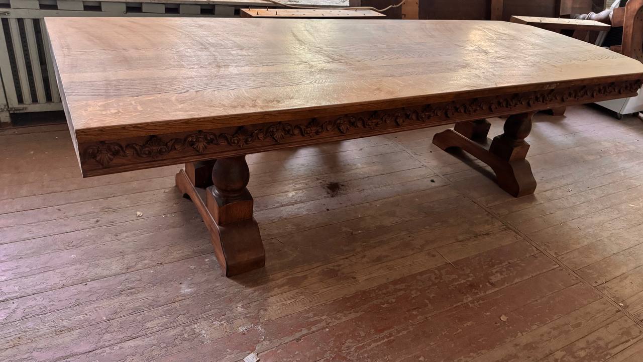 Стол деревянный